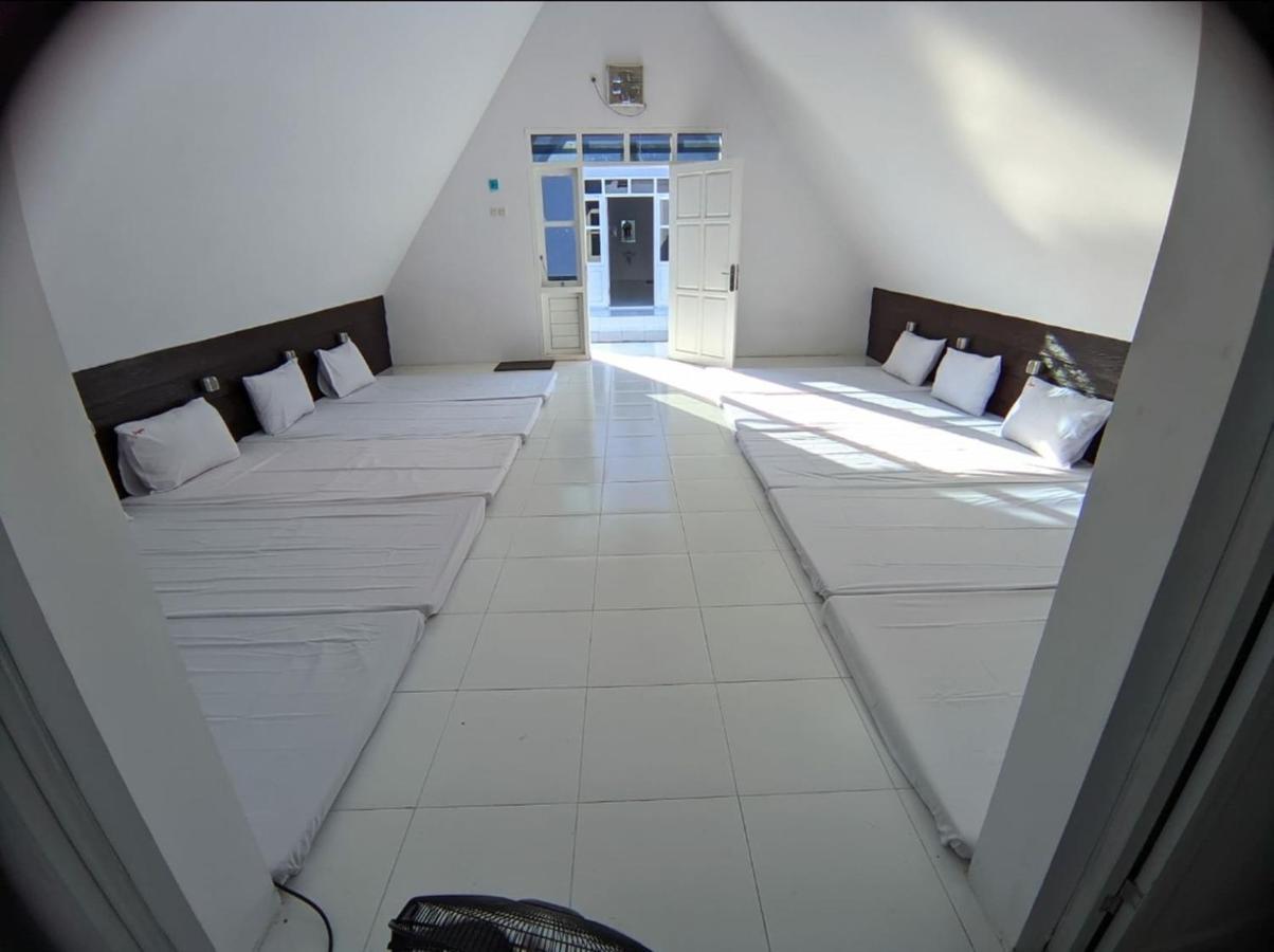 Seger Nusantara Hostel Kalisat Exterior foto